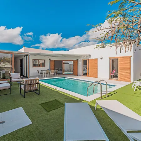 Casa Moet, Relax Y Privacidad Con Elegancia Playa Blanca